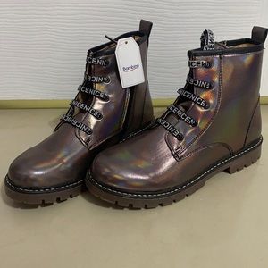 Women’s 7/5 boots brand new never worn with tag chrome rainbow brown toned boots